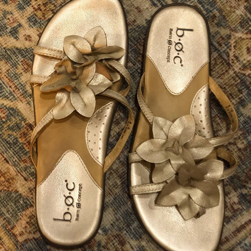 B.o.c. Born metallic flowered strally sandal S: 8